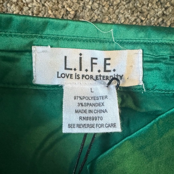 L.I.F.E. Luxurious Spliced Faux Feather Party Silky Blouse L💚New with Tags - Picture 9 of 10